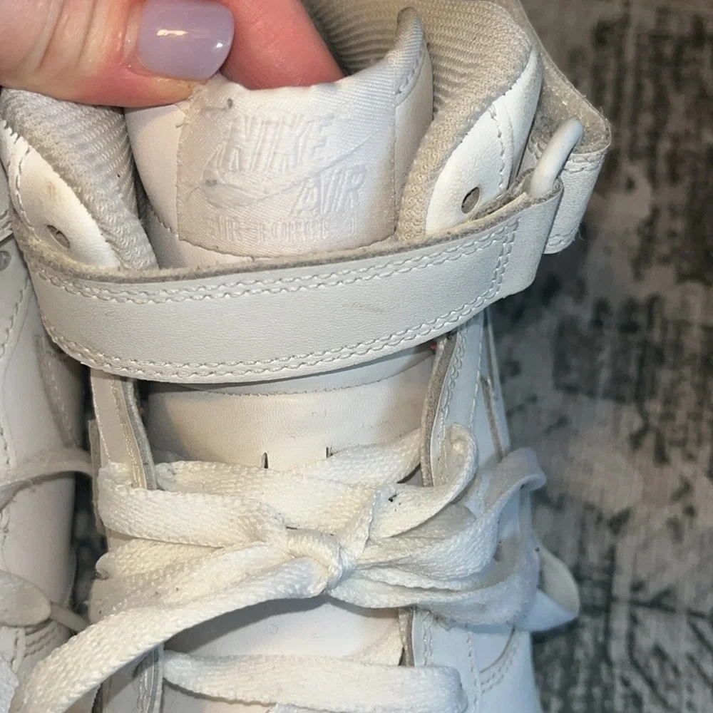 Nike youth Air Force 1 High LE size 7Y